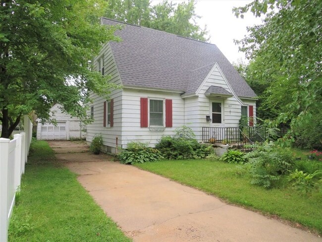 $1,350| 3bd 2Ba|1621 Badger | Available 11... - $1,350| 3bd 2Ba|1621 Badger | Available 11... Casa