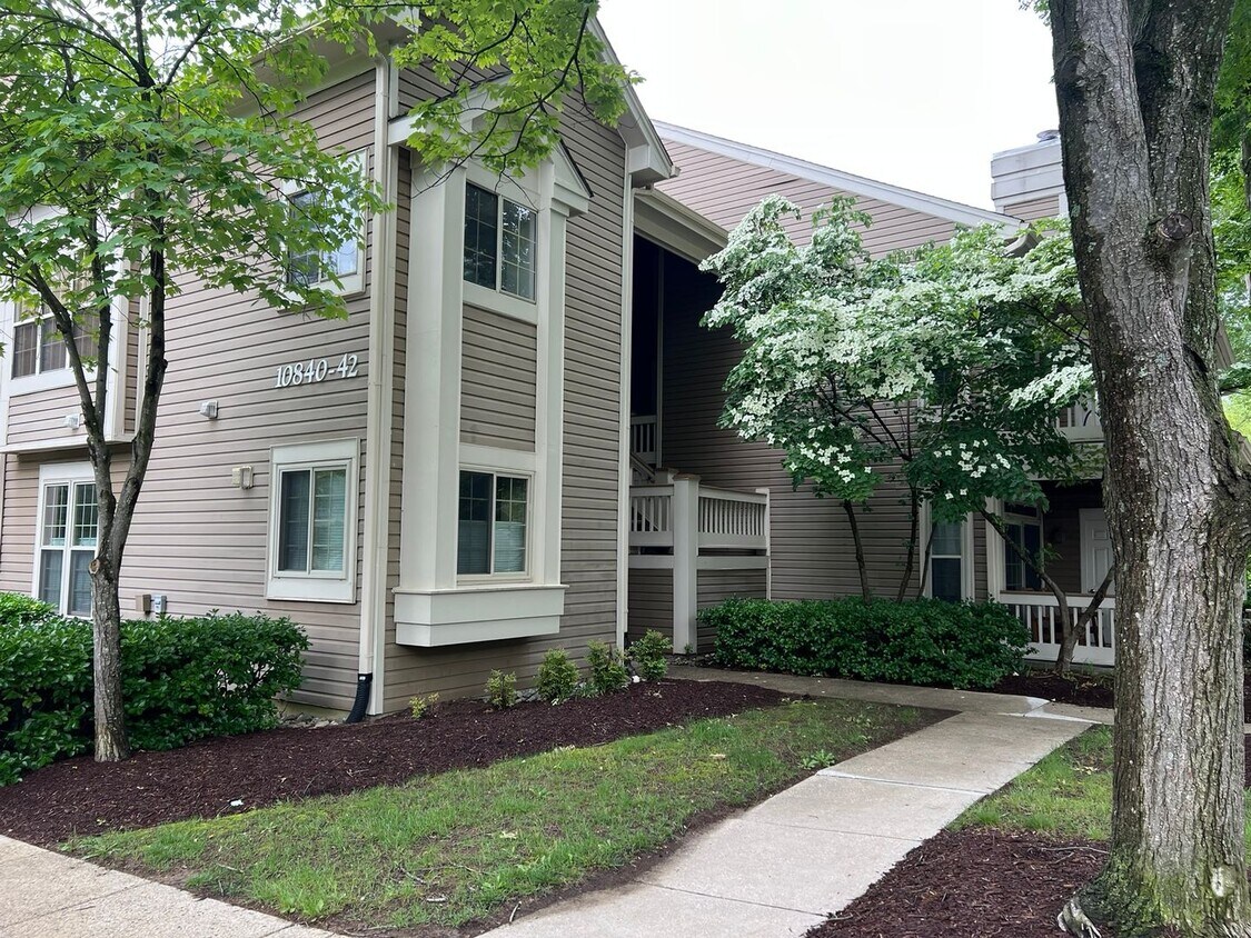 Commuter's Dream with Easy Living - Commuter's Dream with Easy Living