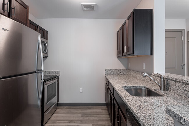 2BR, 2BA