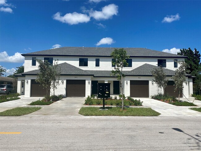 Building Photo - 5613-5615 Polk St