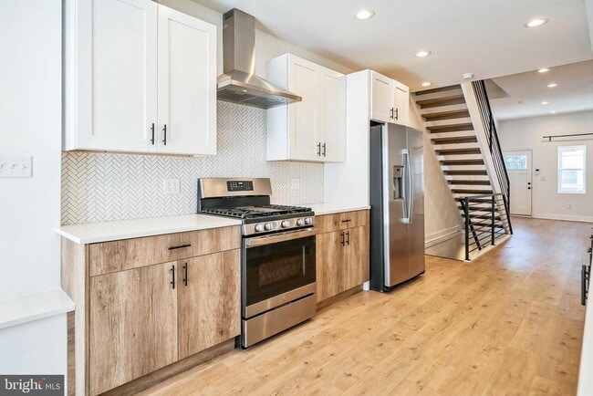 Photo - 840 Leland St