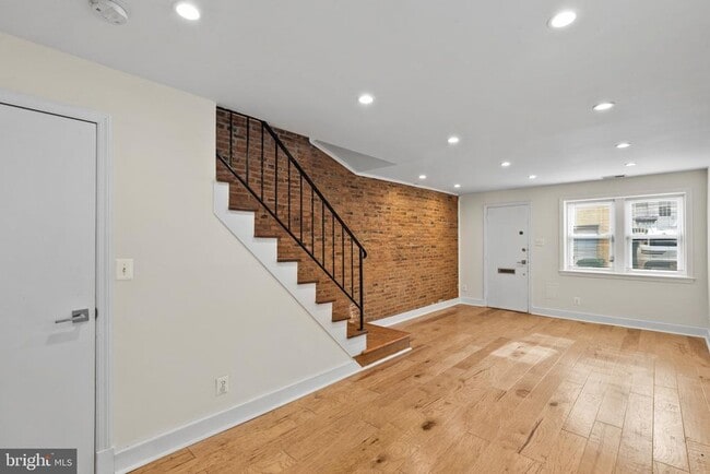 Building Photo - 1006 S Belnord Ave