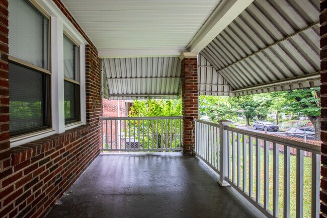 Photo - Charming 3 BR/3 BA Semi-Detached Home in F...