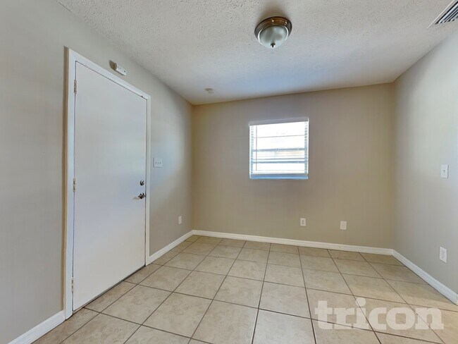 Photo - 1928 W Clinton St