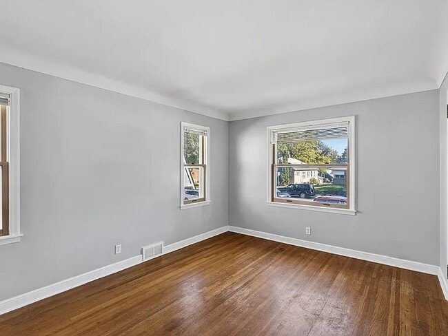 Photo - 5212 Bloomington Ave