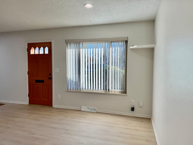 Photo - 408 E Thunderbird Dr