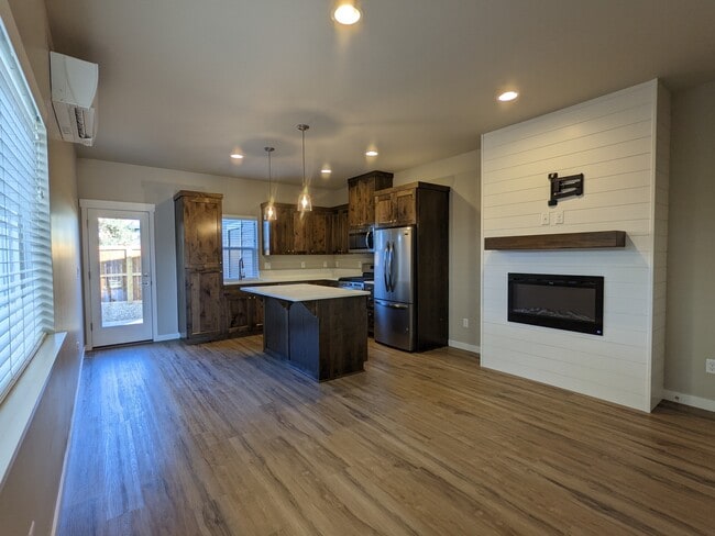 Building Photo - 61536 SE Jennifer Ln Unit 1 Rental