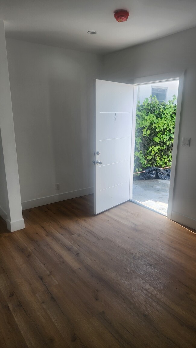 Building Photo - 6067 Comey Ave Rental