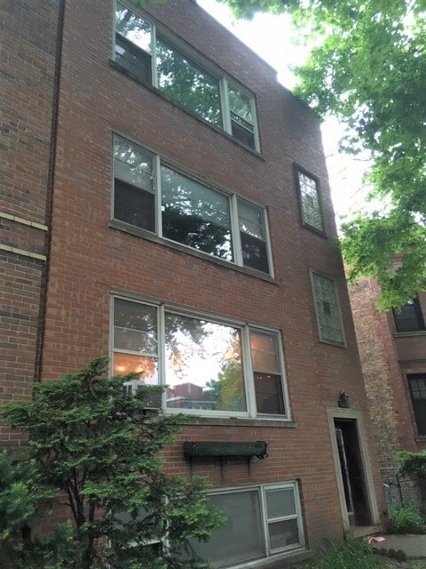 Building Photo - 4208 N Leavitt St Unit 3