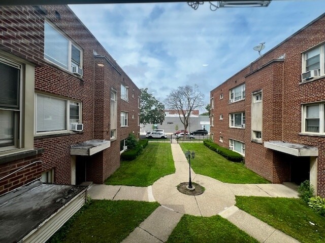 Photo - 2409 W Jarvis Ave Apartment Unit 1E
