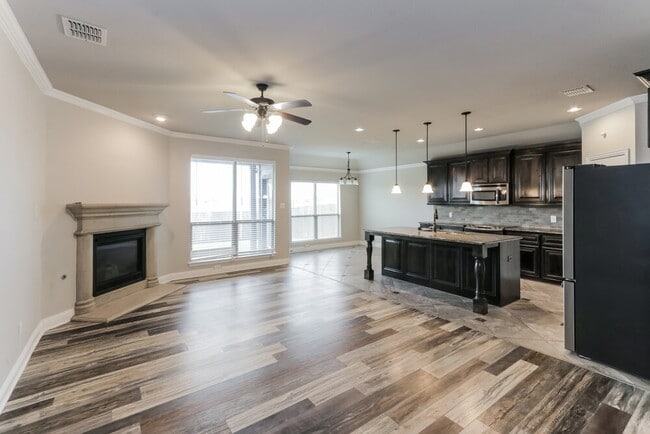 Photo - 1304 River Oak Ln