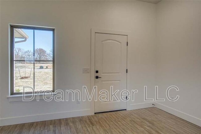 Photo - 138 Trimble Dr