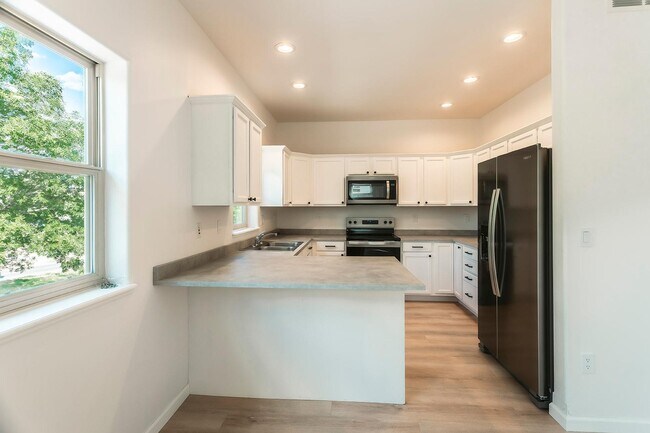 Photo - 94 Castle Ridge Dr