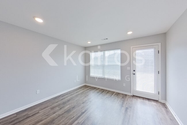 Photo - 202 Fieldstone Cir