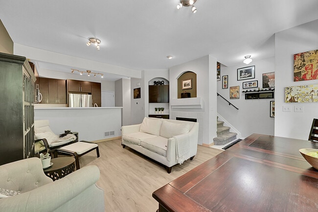 Building Photo - 5555 E Briarwood Ave Rental