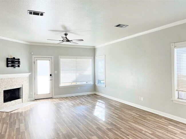 Photo - 402 Wiley St