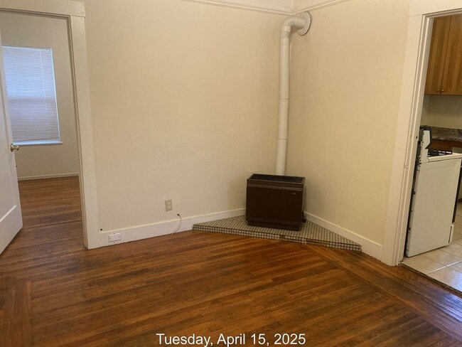 437 Douglas St