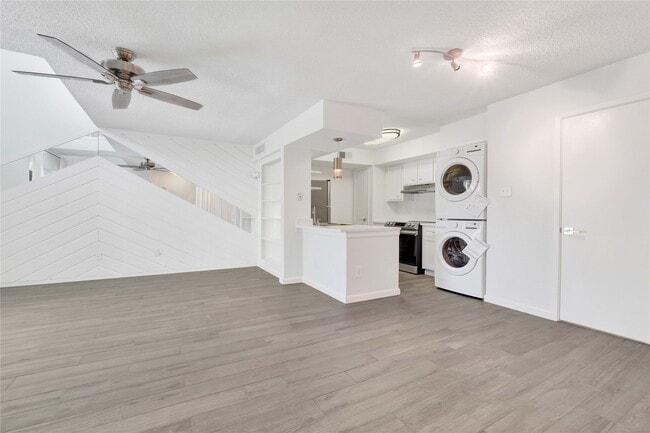 Photo - 2800 Jeanetta St Unidad 2104