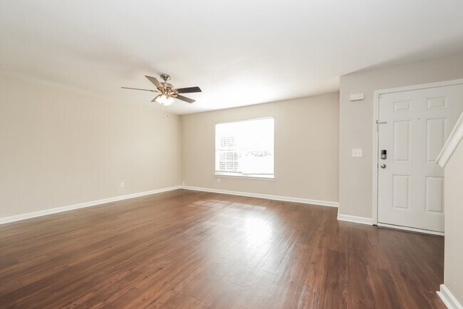 Photo - 702 Holland Ridge Dr