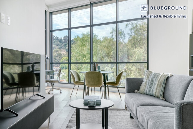 Photo - 1901 Blake Ave Unidad FL3-ID883