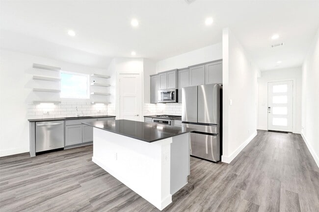 Building Photo - 153 Aurora Spgs Dr