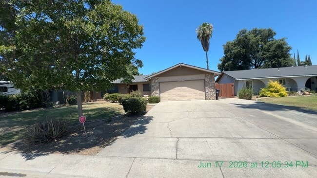 Building Photo - South West Visalia Now Ready!
