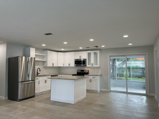 Building Photo - 482 Oakwood Dr
