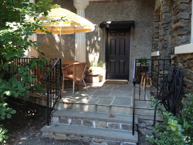 Building Photo - 801 Gramatan Ave Unit B Rental