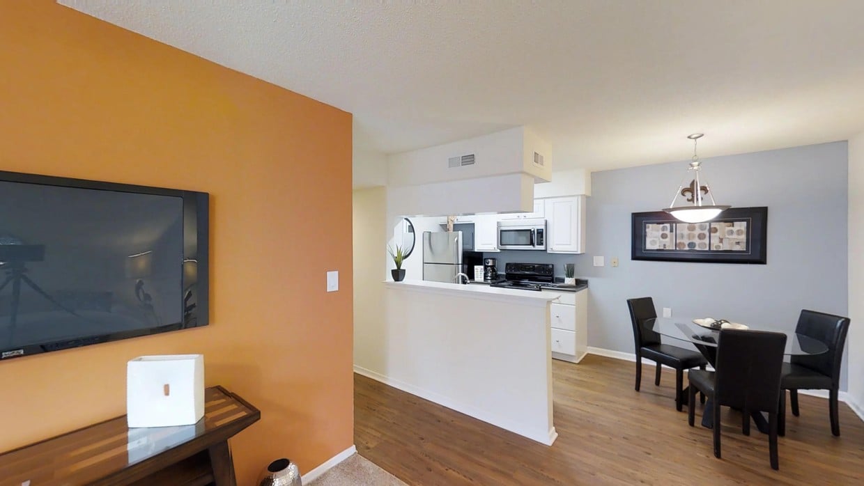 Photo - Franklin Woods - Students: Save up to 10%! Apartments