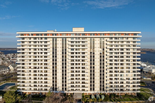 Fotografía del edificio - Channel Club Tower