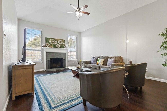 Photo - 425 Kelley Ct