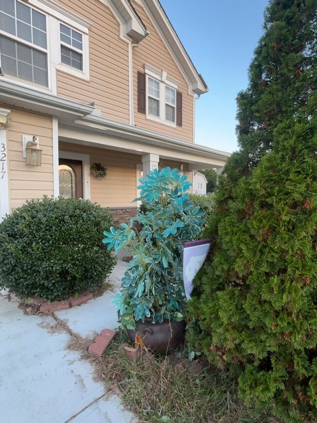 Photo - SPECIAL!!!!!$500 OFF SECOND MONTHS RENT!!!!!! 5BR 2.5BA w/ Fenced Yard • Loft in Raleigh