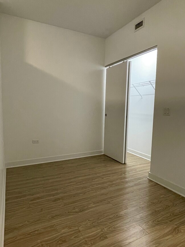 Photo - 733 S Wells St