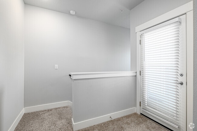 2BR, 2BA - 996SF - Landing