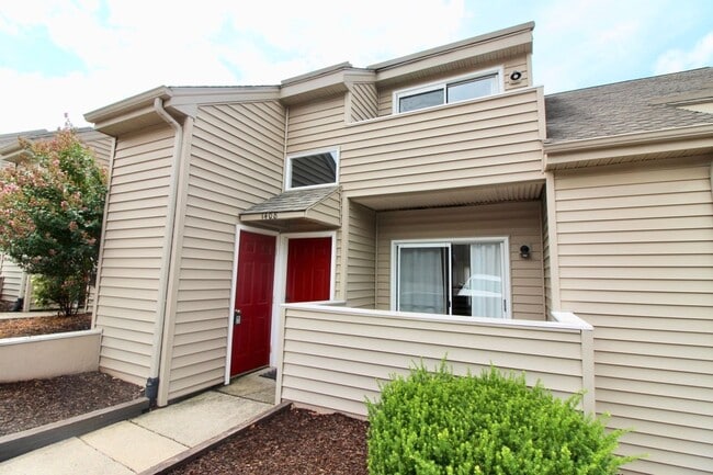 Building Photo - 1408 Bradley Dr