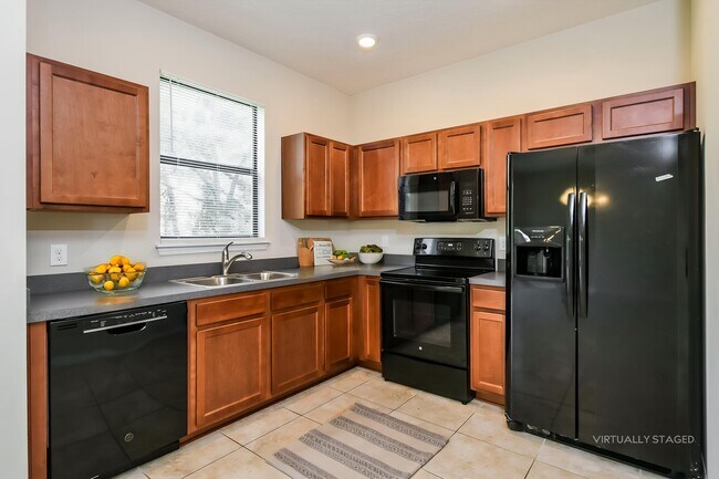 Photo - 1462 Pacific Rd