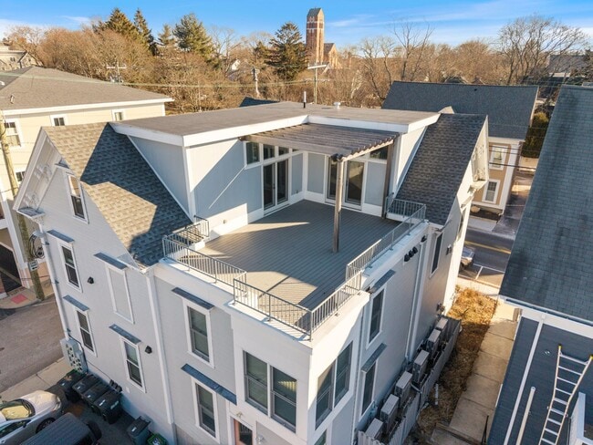 Building Photo - 303 Islington St Unit 4