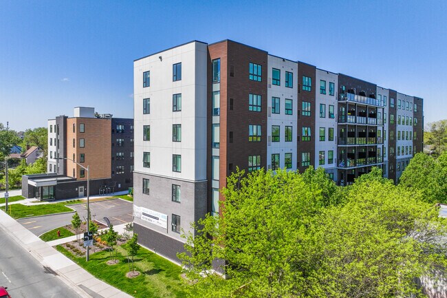 Photo - Six Nine Nine Niagara