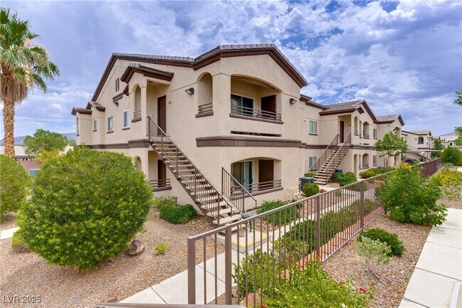 Building Photo - 2291 W Horizon Ridge Pkwy Unit 10259 Rental