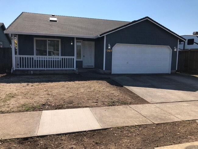 Building Photo - Beautiful 3 bedroom 2 bathroom house in a ...