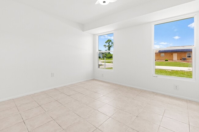 Photo - 1057 Tropical Ave NW