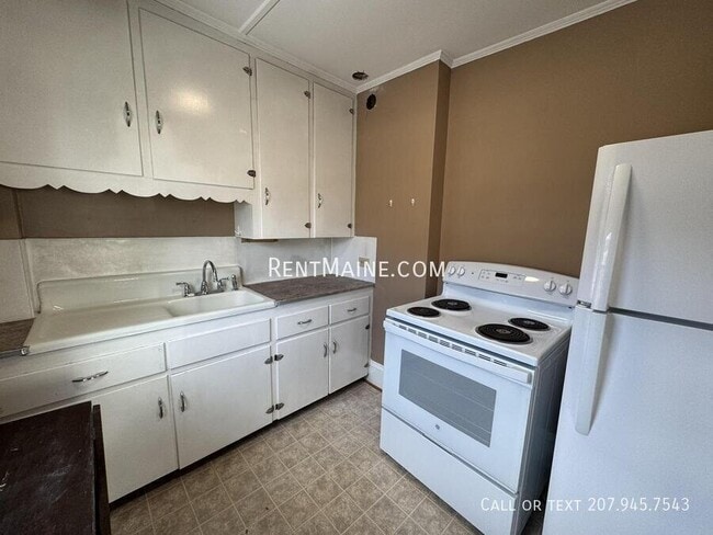 28 Pleasant St Unit 2F