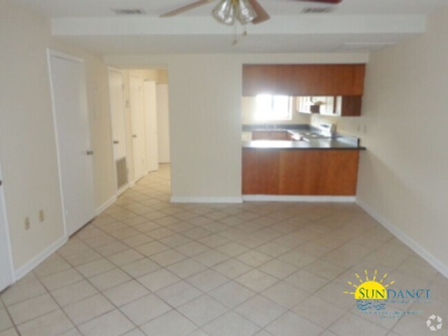 Building Photo - Large newly painted 2Bed/2.5 bath located ... Rental