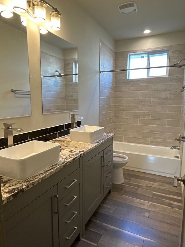 Photo - 1062 SE Balsamroot Ln