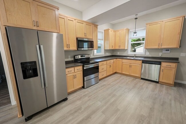 Photo - 4 Bedroom House for Rent