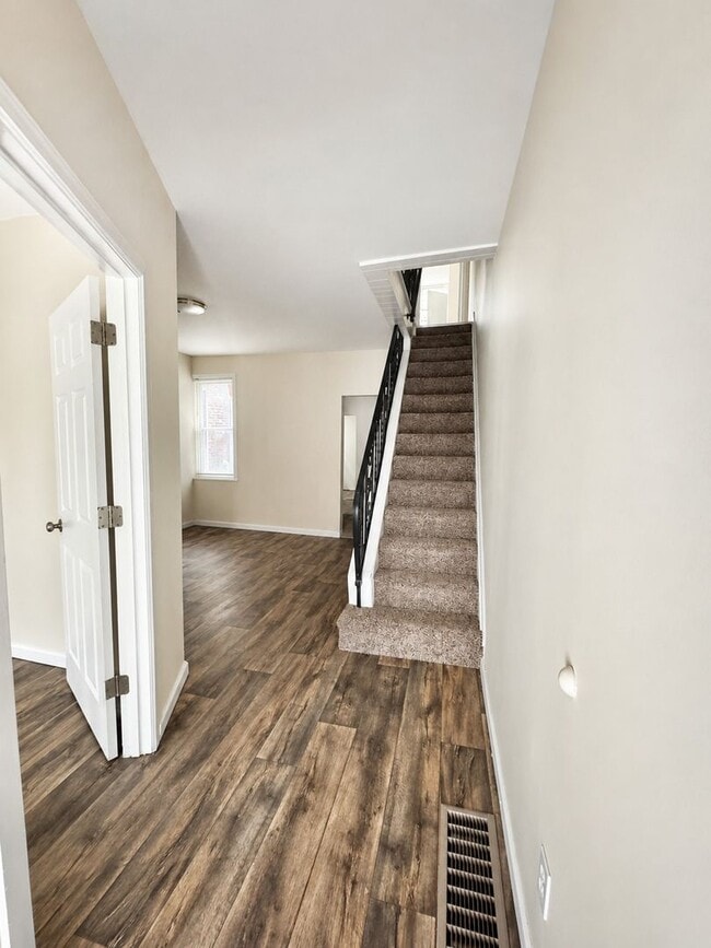 Photo - 3104 Hartville St