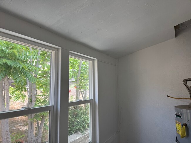 Lavandería - 10324 Hillhaven Ave