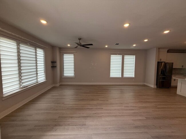 Photo - 813 Crystal Oak Ln