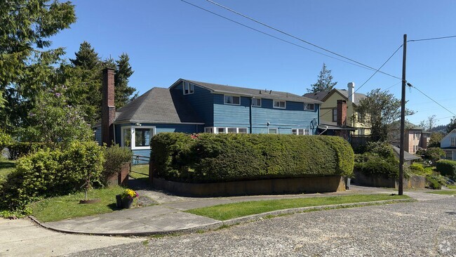 Building Photo - 700 Irving Ave Rental