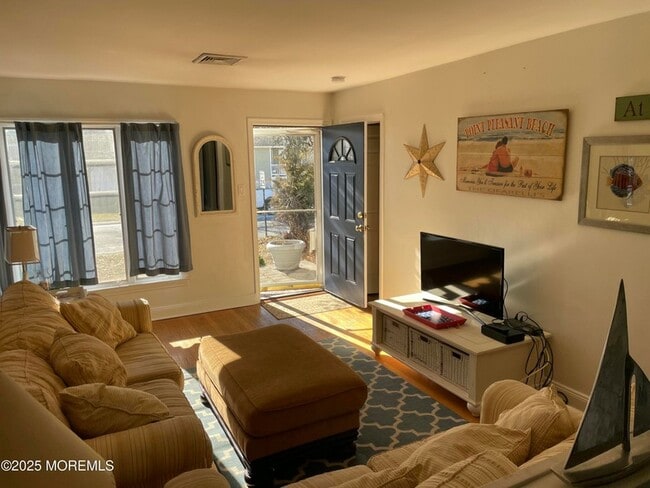 Photo - 605 Delaware Ave